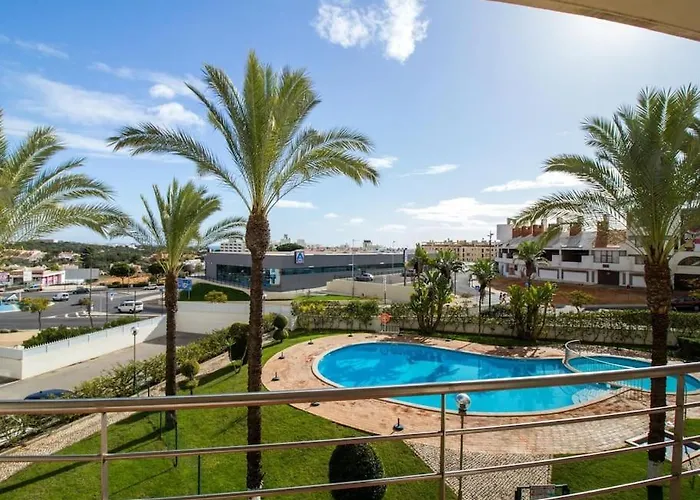 Globe 45 Apartment - Top Location & The Strip Albufeira