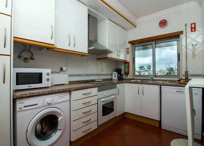 Globe 45 Apartment - Top Location & The Strip Albufeira
