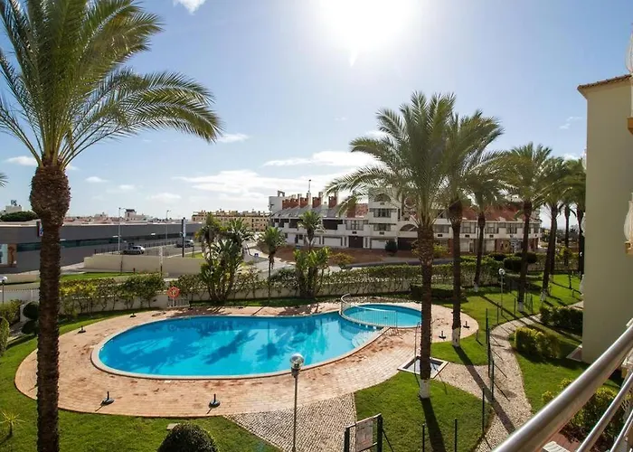 Globe 45 Apartment - Top Location & The Strip Albufeira